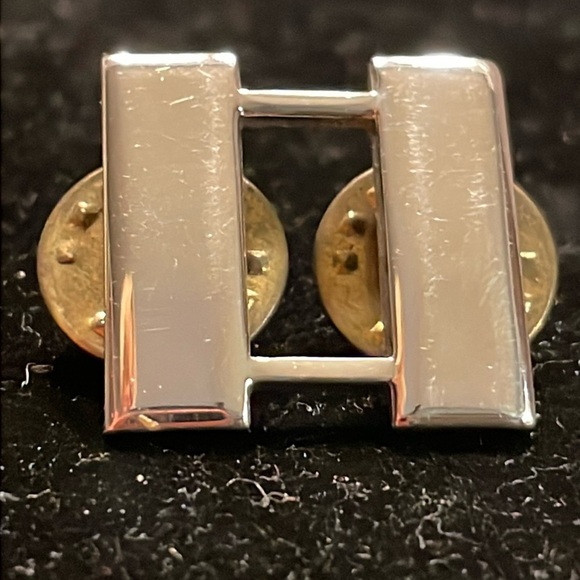 Vintage 0.75” WWII US Military Army silver tone small tooth Captain bars - Picture 2 of 15